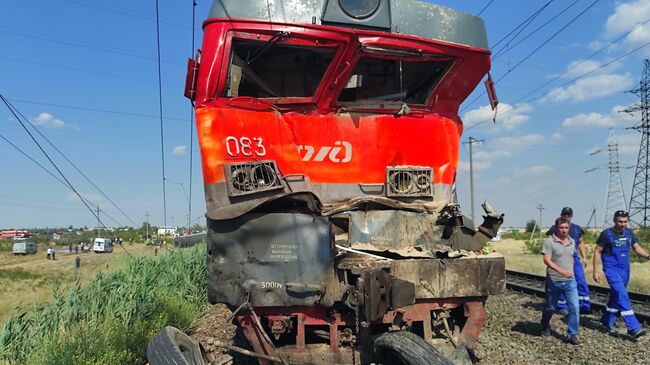 Водитель "Камаза", врезавшегося в поезд под Волгоградом, пришел в сознание