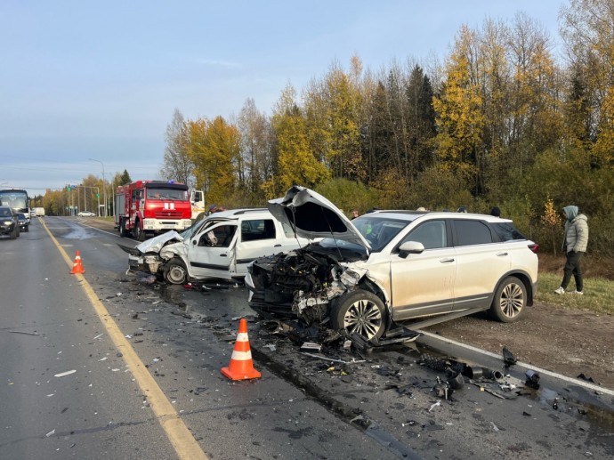 Три человека пострадали в массовом ДТП под Кировом