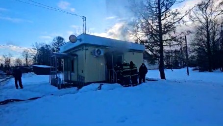 Фейерверк в банке, сгоревшая машина ГАИ, банкомат в огне: полиция задержала поджигавших в Петербурге и Ленобласти