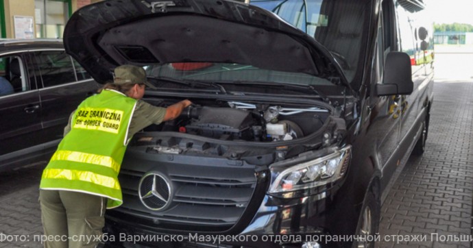 Россиянин выехал в Польшу на угнанном в Германии Mercedes и лишился авто