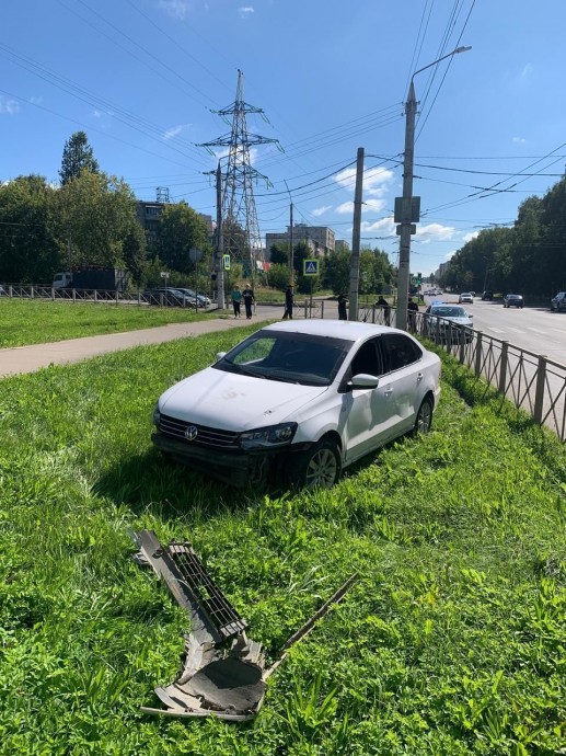 В тяжелом состоянии: 3-летнего малыша сбили на тротуаре в Костроме