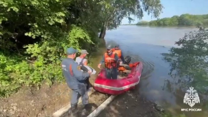 В пострадавших районах Приморья продолжают откачивать воду