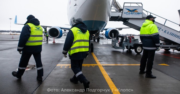 Сибирь, Урал и Москва: в аэропорту Калининграда задержали 14 рейсов