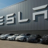 Акции Tesla рухнули на 8%: Илон Маск откладывает презентацию роботакси...