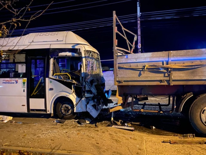 Два человека пострадали в ДТП с пассажирским автобусом в Симферополе