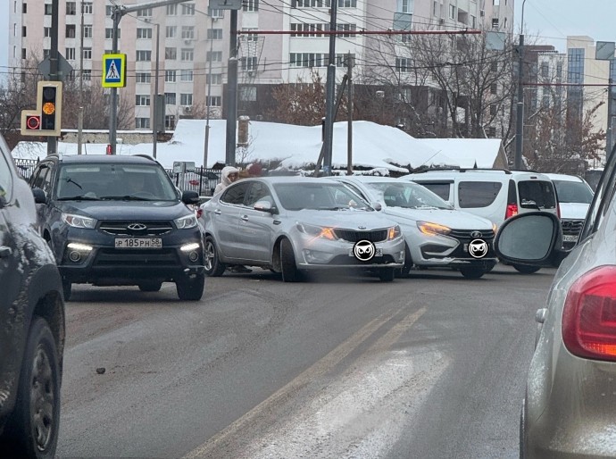 В Пензе из-за аварии стоит в пробке центр города