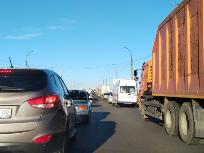 Многослойное ДТП спровоцировало пробку в Астрахани