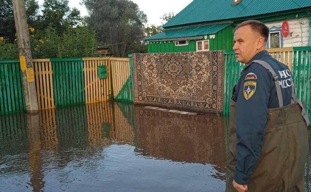 Река в Башкирии вышла из берегов и начала затапливать деревню