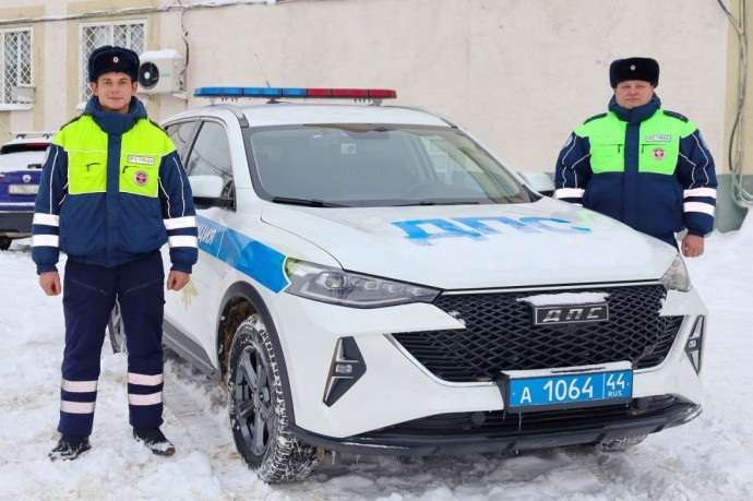 Чудо: девушку спасли от смерти в ледяной воде на трассе под Костромой