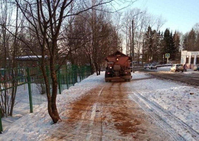 Больше 11 тысяч тонн реагентов высыпали на Кострому ради борьбы с гололедом