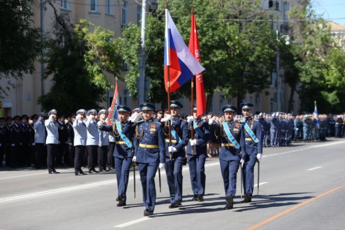 По 80 и 10 тысяч рублей: астраханский губернатор предложил суммы выплат перед Днем Победы 