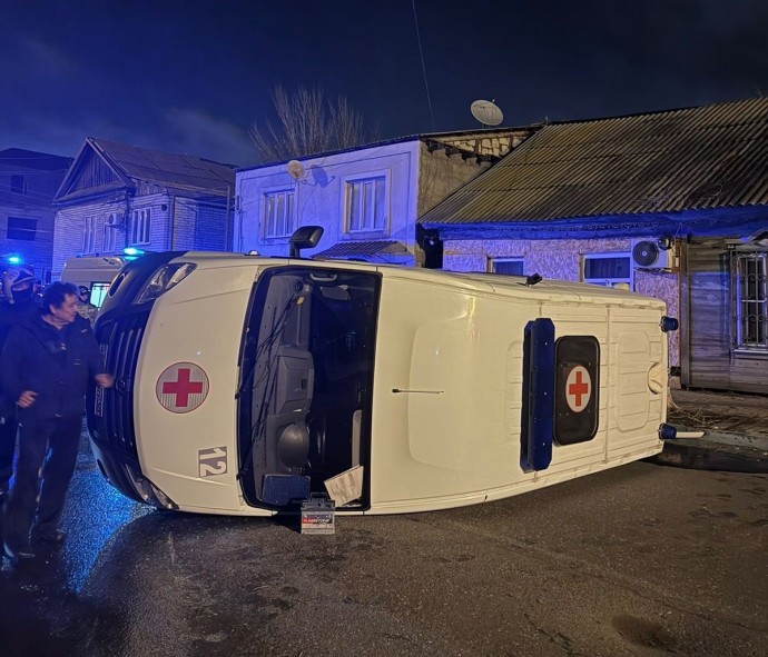 В Астрахани скорую помощь протаранил автомобиль