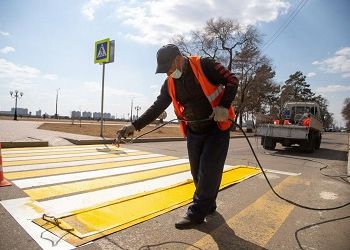 С начала года на дороги Благовещенска нанесли 40 тысяч квадратных метров разметки