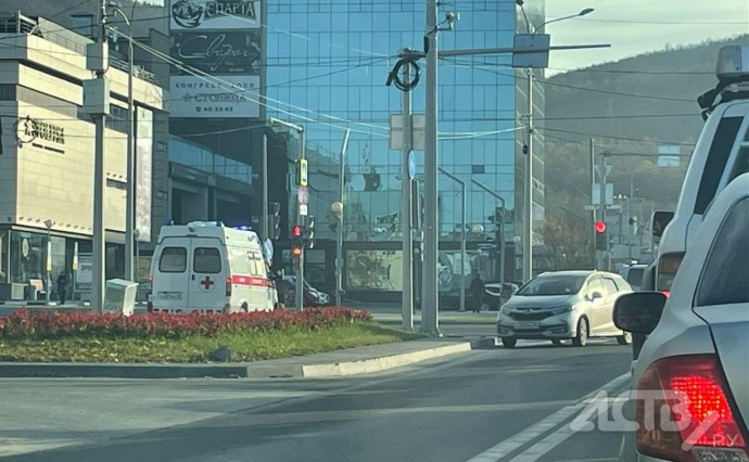 В Южно-Сахалинске на перекрёстке едва не сбили ребенка