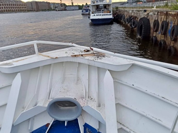 В Петербурге два теплохода столкнулись в момент манёвра на реке Нева