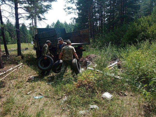 В Бурятии лесники собрали более пяти кубометров мусора