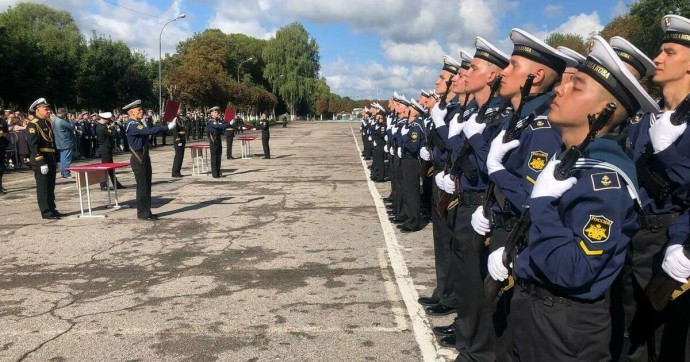 В Калининграде первокурсники военно-морского училища присягнули на верность Отечеству