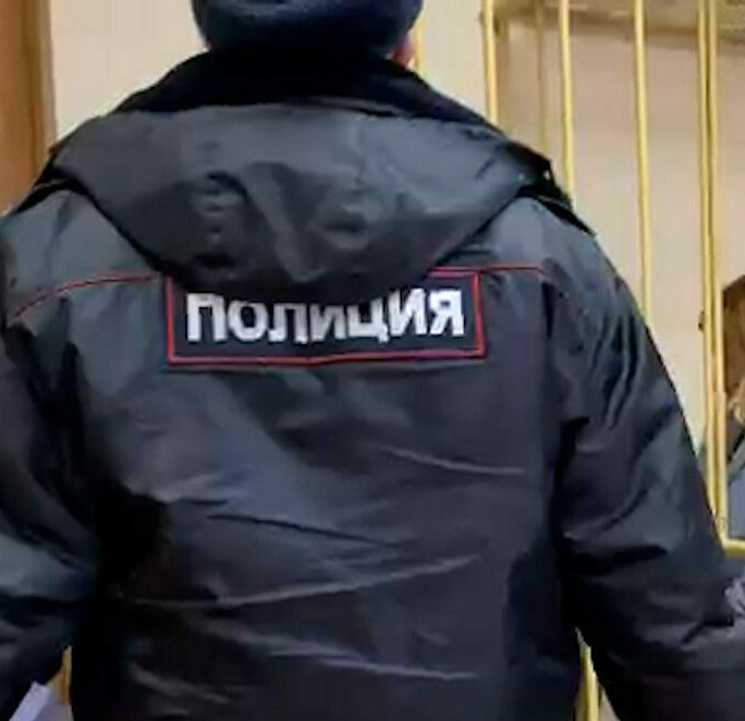 В коммуналке на улице Декабристов нашли тело изрезанного и задушенного мужчины