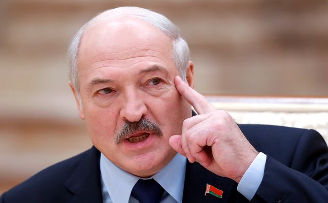 Лукашенко: На Белоруссию никто не наступает потому, что «батька шарахнуть может»