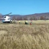 Парашютисты и десантники практиковали спуски с Ми-8 на аэродроме в Тымовском районе