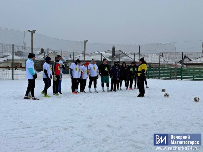 В Магнитогорске прошёл турнир по зимнему мини-футболу