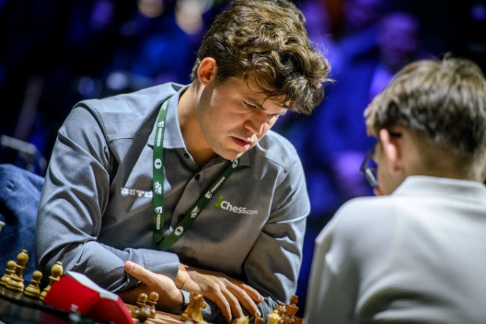 Карлсен, который изменил дресс-код. FIDE пришлось пойти на уступки норвежскому гроссмейстеру