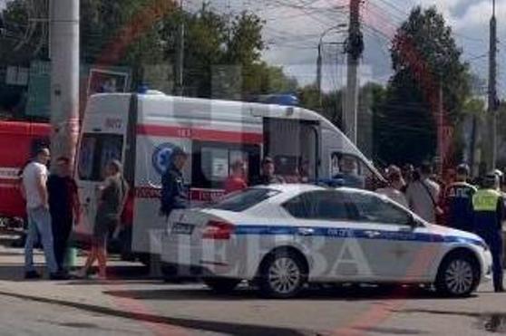 В Пензе к торговому центру Сан и Март стянулись машины экстренных служб