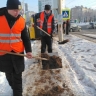 В Уфе коммунальщики ведут борьбу с наледью на тротуарах