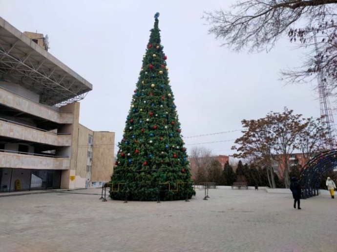 Где в Астрахани установят главную ёлку и до скольки к ней будет открыт подход в новогоднюю ночь