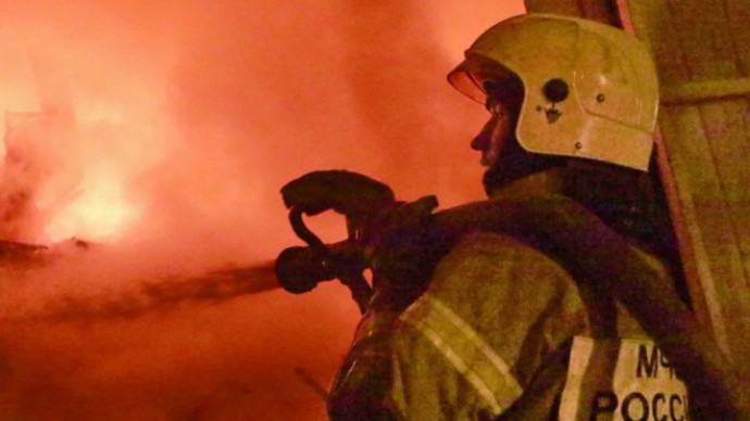 Пожар и взрывы произошли на северо-западе Москвы