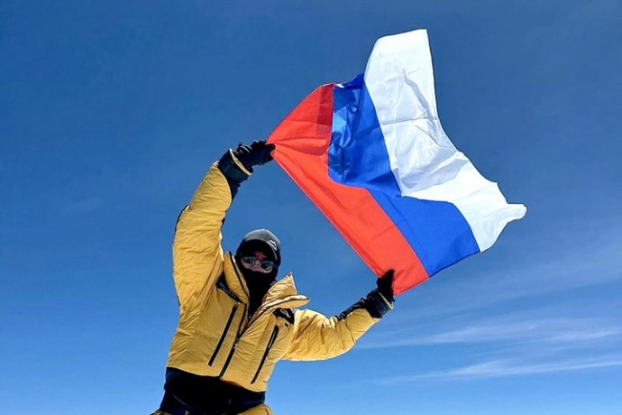 Альпинистку Алину Пекову торжественно встретили в аэропорту Нальчика