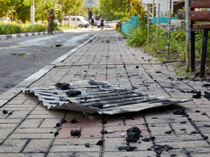 В Белгородском районе при падении осколков беспилотника загорелась кровля частного дома