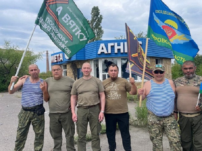 Десантники из Кирова передали в зону СВО четыре внедорожника