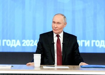 Владимир Путин во время прямого эфира рассказал о поддержке семей