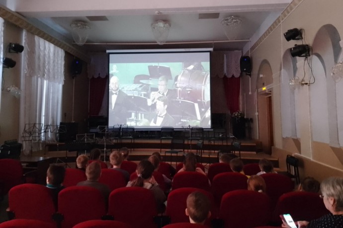 Вичугские школьники посмотрели «Кота в сапогах» из Московской филармонии