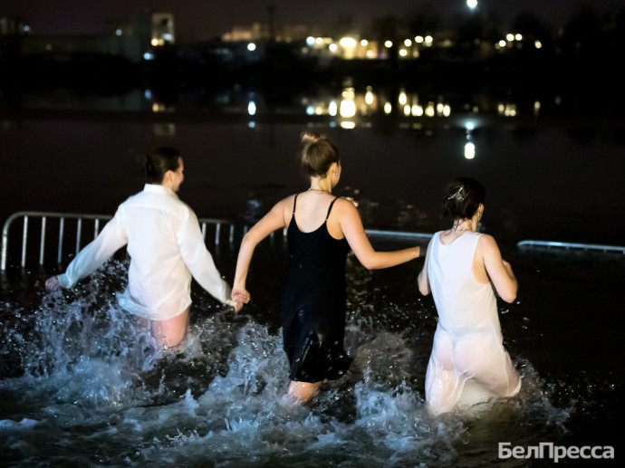 «Вода просто отличная!»: как в Белгороде прошли крещенские купания (фоторепортаж)