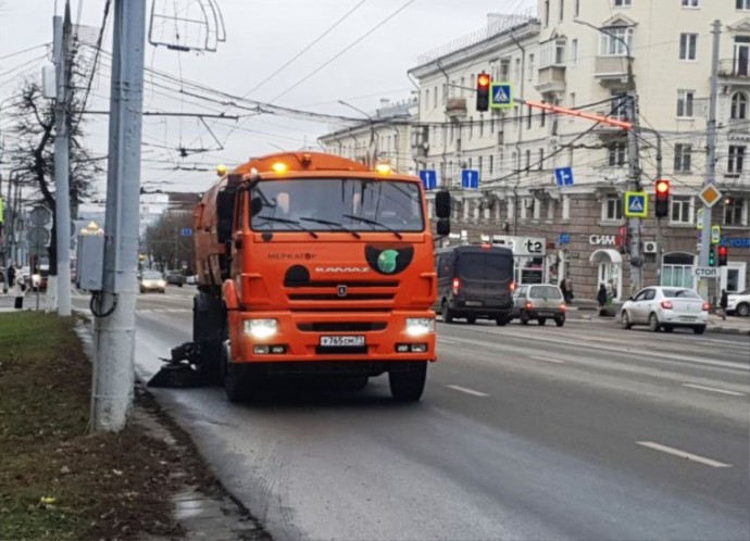 В Туле проводится механизированная уборка дорог и тротуаров