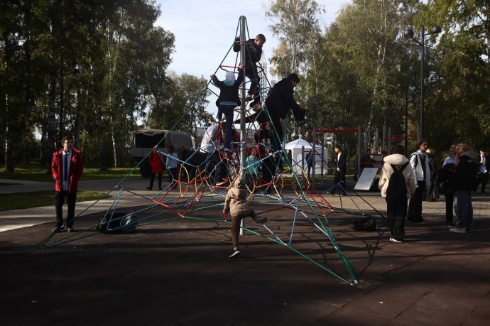 В Новосибирске открыли обновленный сквер Героев Донбасса