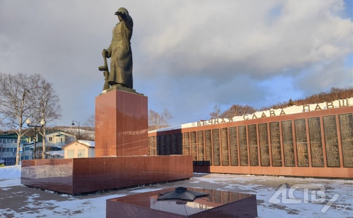 Полиция установила личности школьников, потушивших Вечный огонь в Южно-Сахалинске