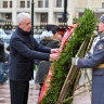 Возложение цветов к Могиле Неизвестного Солдата в честь парада 7 ноября 1941 года на Красной площади