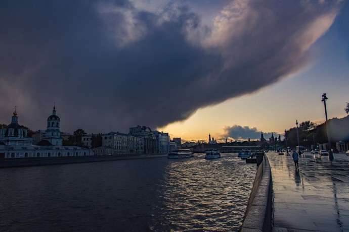 Свыше 15 метров в секунду: москвичей предупреждают об усилении ветра