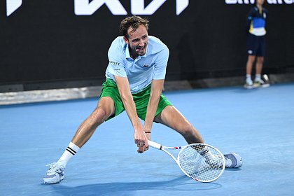 Медведева оштрафовали за неспортивное поведение на Australian Open