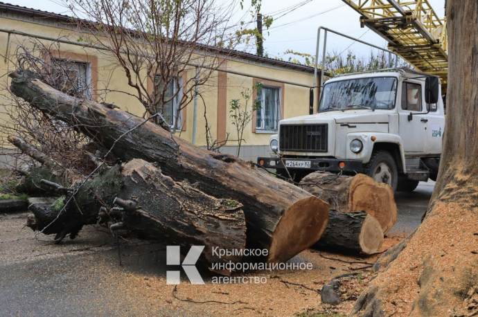 Коммунальщики в Алуште готовы к оперативной ликвидации последствий непогоды