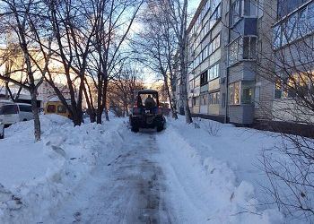 В Благовещенске от снежного наката избавят парковки и улицы