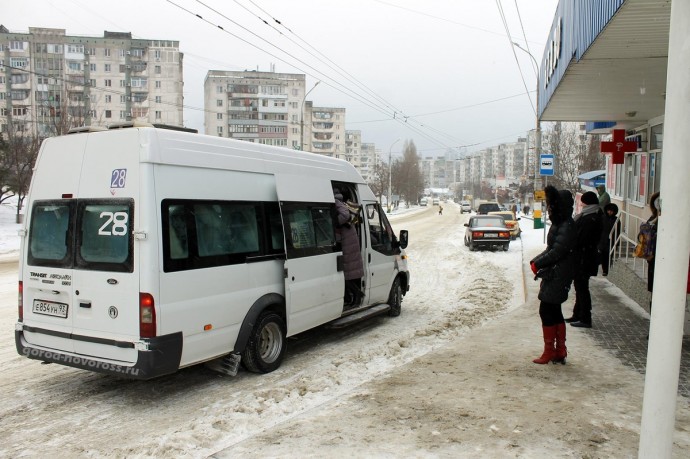 В Брянске из-за наезда маршрутки на столб пострадали 6 человек