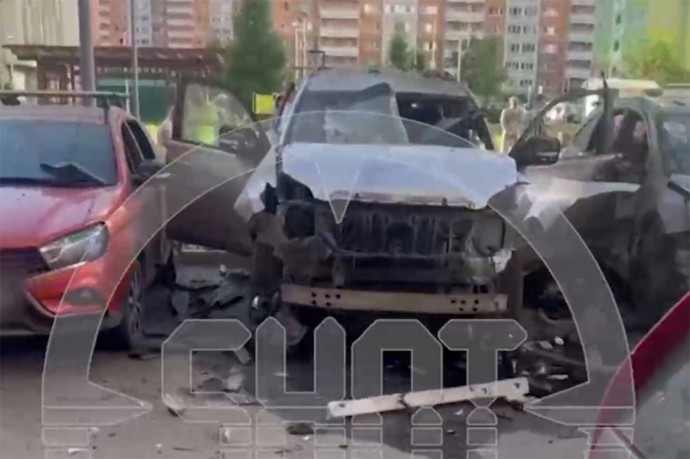 На севере Москвы взорвался автомобиль с людьми, водителю оторвало части ног