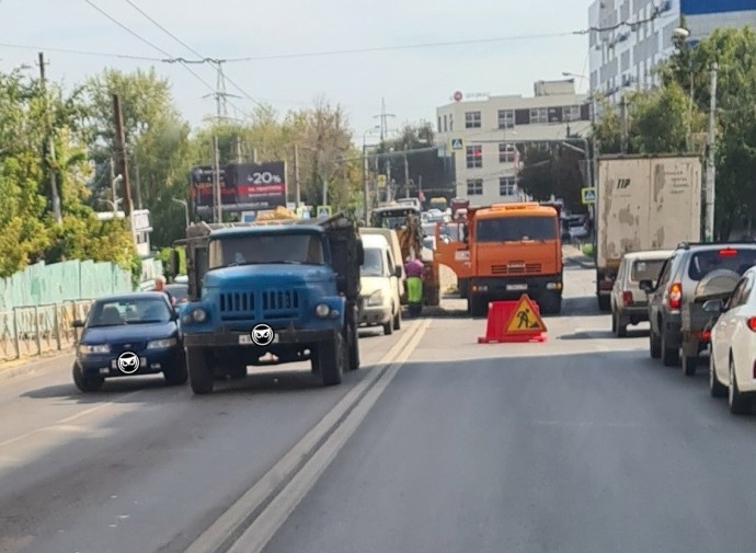 Дорога полностью перекрыта: пензенцы сообщают о транспортном коллапсе на улице Свердлова