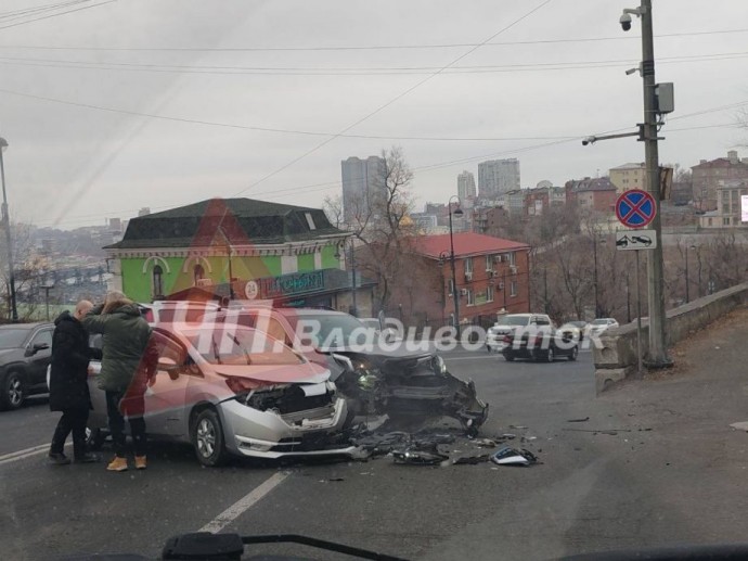 Оба - в дрова. Жуткая авария произошла в центре Владивостока