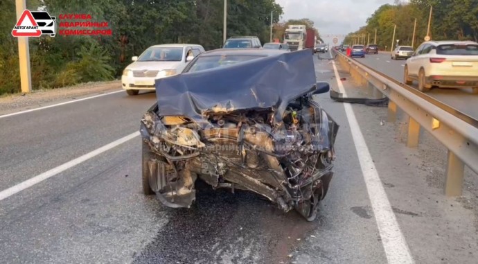 В Приморье большегруз превратил легковой автомобиль в металлолом