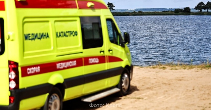 Калининградка впала в кому на берегу озера, где рыбачила с другом и попыталась покончить с собой